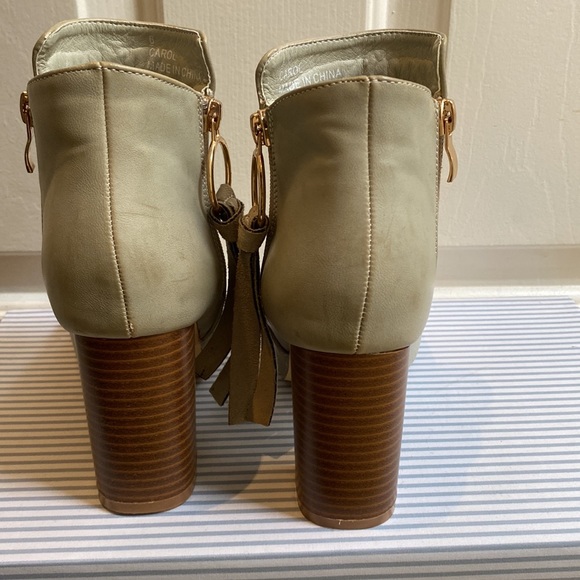 Catherine Malandrino “Carol” booties with tassel. Size 6 - Picture 3 of 9